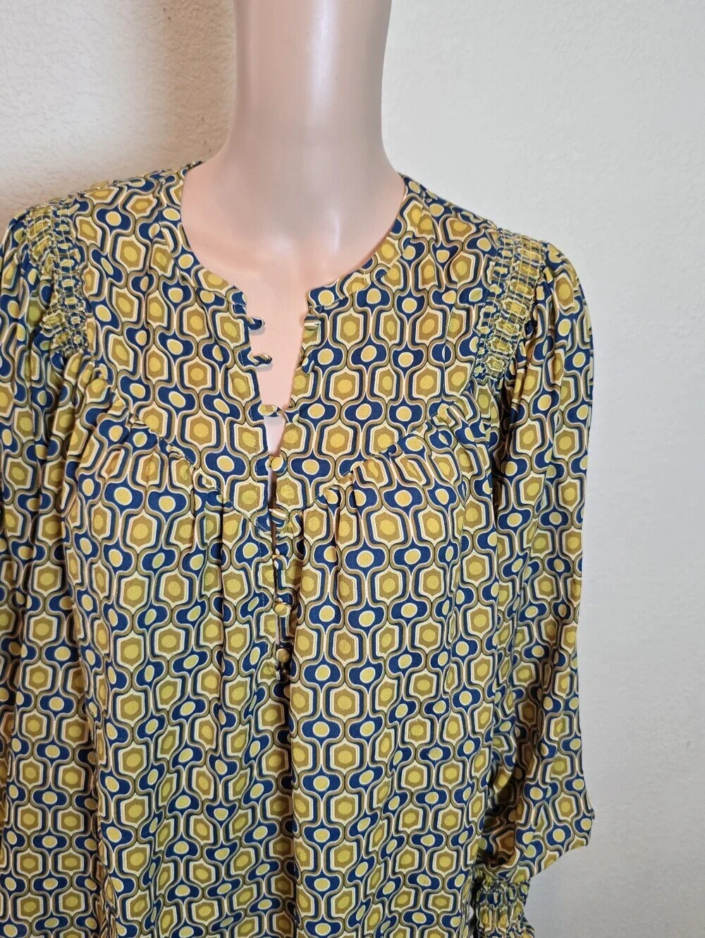 Happy Nature Size Medium Oversized Yellow And Blue Long Sleeve Button Front